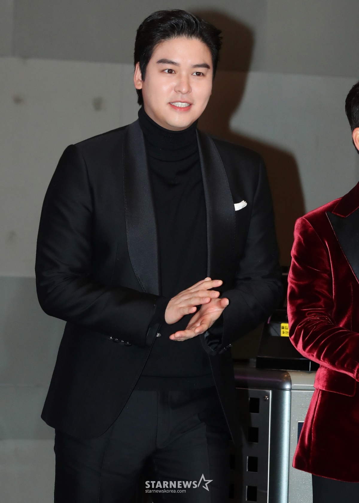 배우 이장우가 29일 오후 서울 마포구 상암동 MBC 사옥에서 진행된 '2023 MBC 방송연예대상' 레드카펫 행사에 참석하고 있다. 2023.12.29 /사진=김창현