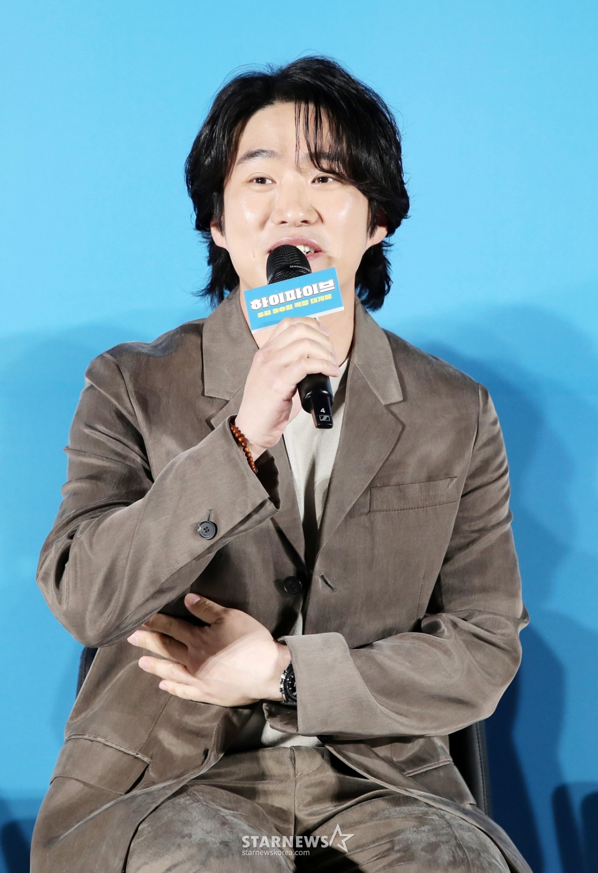 배우 안재홍이 12일 오전 서울 광진구 롯데시네마 건대입구에서 열린 영화 '하이파이브'(감독 강형철) 제작보고회에 참석해 인사말을 하고 있다. /2025.05.12 /사진=김휘선 hwijpg@