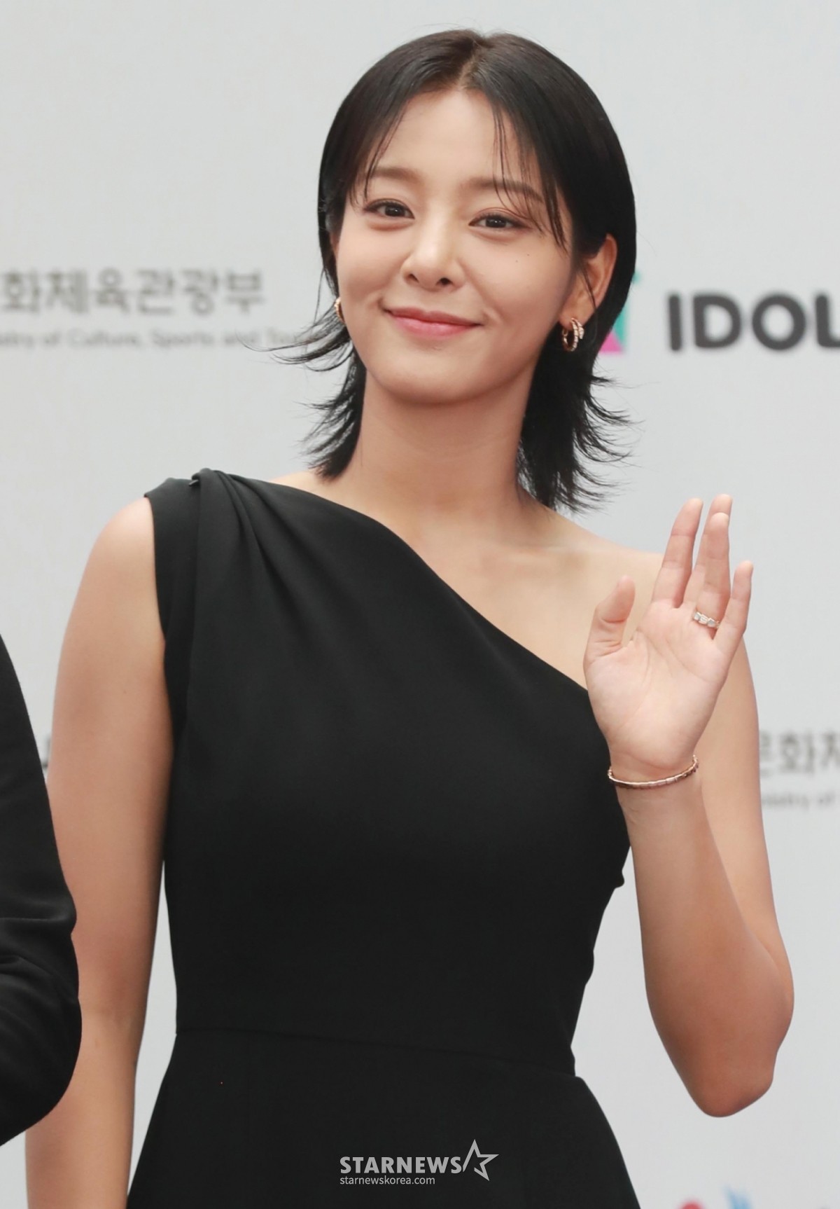 배우 설인아가 25일 서울 여의도 KBS홀에서 진행된 2024 서울 국제 드라마 어워즈 퍼플카펫 행사에 참석해 포즈를 취하고 있다. /2024.09.25 /사진=이동훈