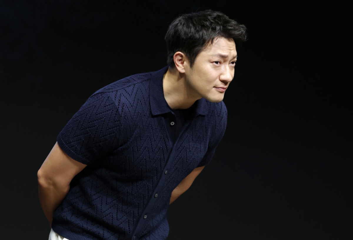 (서울=뉴스1) 권현진 기자 = 배우 손석구가 14일 서울 종로구 JW 메리어트 동대문 스퀘어 서울에서 열린 디즈니+ 오리지널 시리즈 '나인 퍼즐' 제작발표회에서 포즈를 취하고 있다. '나인 퍼즐'은 10년 전, 미결 사건의 유일한 목격자이자 현직 프로파일러인 '이나'(김다미 분)와 그를 끝까지 용의자로 의심하는 강력팀 형사 '한샘'(손석구 분)이 의문의 퍼즐 조각과 함께 다시 시작된 연쇄살인 사건의 비밀을 파헤치는 추리 스릴러다. 2025.5.14/뉴스1 Copyright © 뉴스1. All rights reserved. 무단 전재 및 재배포, AI학습 이용 금지. /사진=(서울=뉴스1) 권현진 기자