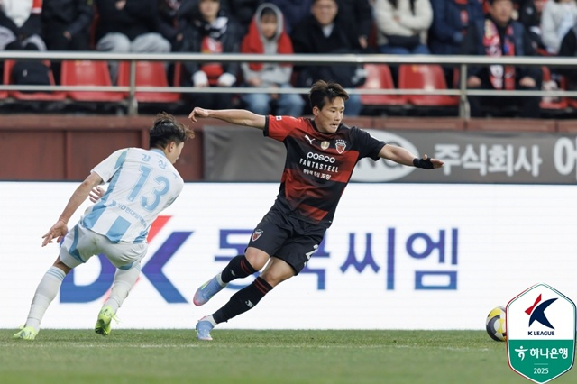 이태석(오른쪽). /사진=한국프로축구연맹 제공