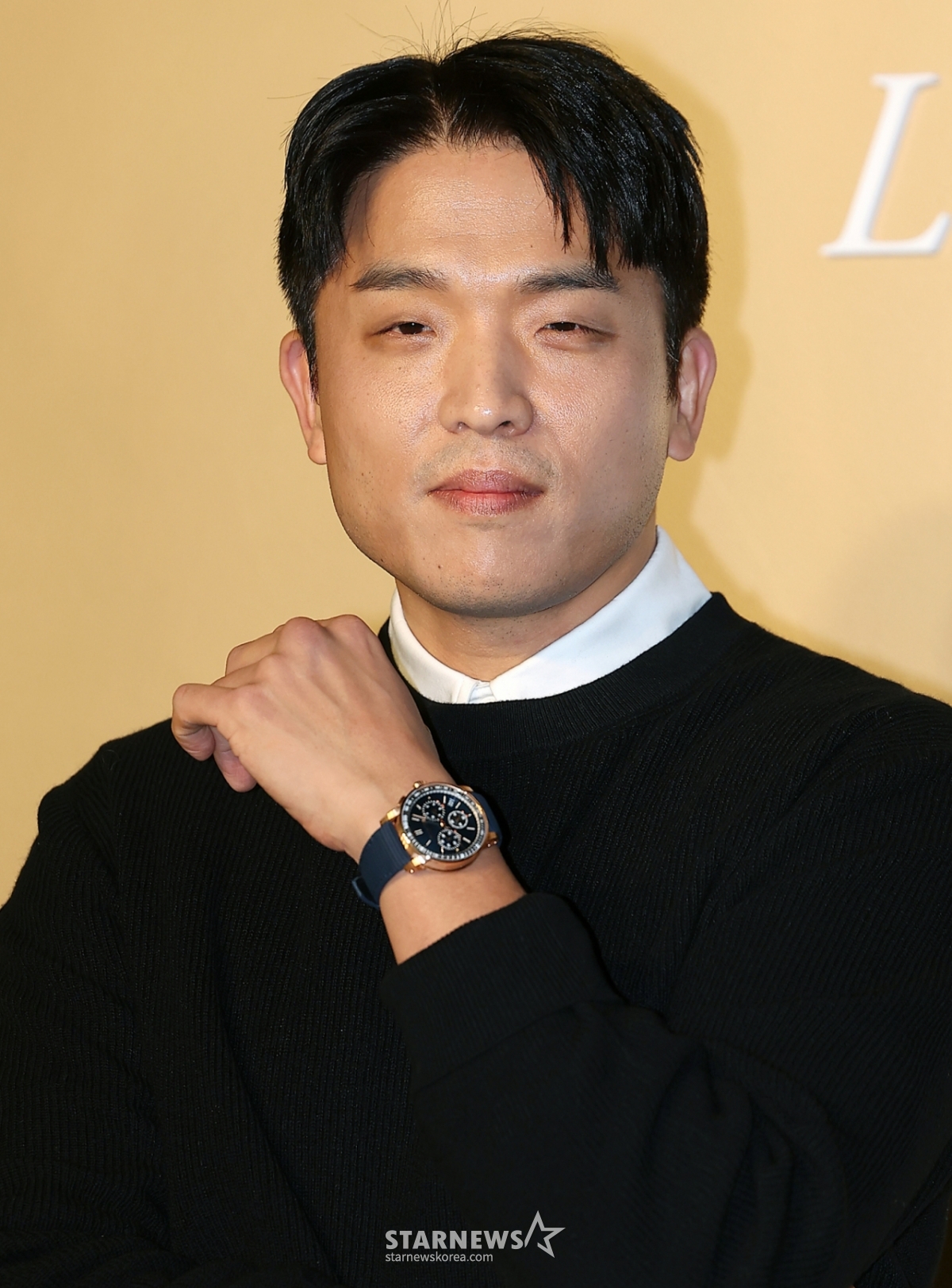 (서울=뉴스1) 김진환 기자 = 안성재 셰프가 22일 오후 서울 성동구 성수동에서 열린 스위스 고급 시계 브랜드 오데마 피게 AP 플래그십 그랜드 오프닝 행사에 참석해 포즈를 취하고 있다. 2024.11.22/뉴스1 Copyright © 뉴스1. All rights reserved. 무단 전재 및 재배포, AI학습 이용 금지. /사진=(서울=뉴스1) 김진환 기자