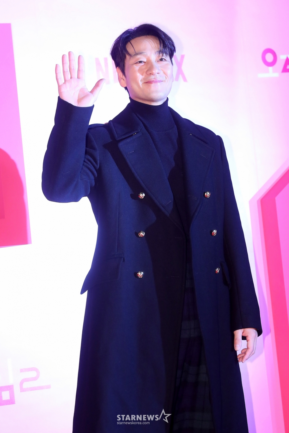 배우 박해수가 9일 오후 서울 중구 동대문디자인플라자에서 진행된 넷플릭스 시리즈 '오징어 게임 시즌2' 핑크카펫에 참석해 포즈를 취하고 있다. '오징어 게임 시즌2'는 복수를 다짐하고 다시 돌아와 게임에 참가하는 '기훈'(이정재)과 그를 맞이하는 '프론트맨'(이병헌)의 치열한 대결, 그리고 다시 시작되는 진짜 게임을 담은 이야기다. 오는 26일 공개. 2024.12.9 /사진=김창현 chmt@