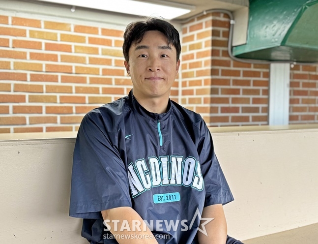 NC 손아섭이 취재진과 인터뷰를 하고 있다. /사진=양정웅 기자