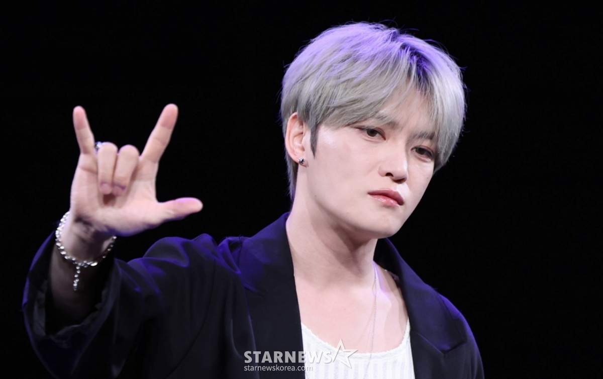 (서울=뉴스1) 박지혜 기자 = 김재중이 19일 오후 서울 상암동 MBC 골든마우스홀에서 열린 EP '뷰티 인 카오스'(Beauty in Chaos) 발매 기념 기자간담회에서 포즈를 취하고 있다. 2025.5.19/뉴스1 Copyright © 뉴스1. All rights reserved. 무단 전재 및 재배포, AI학습 이용 금지. /사진=(서울=뉴스1) 박지혜 기자