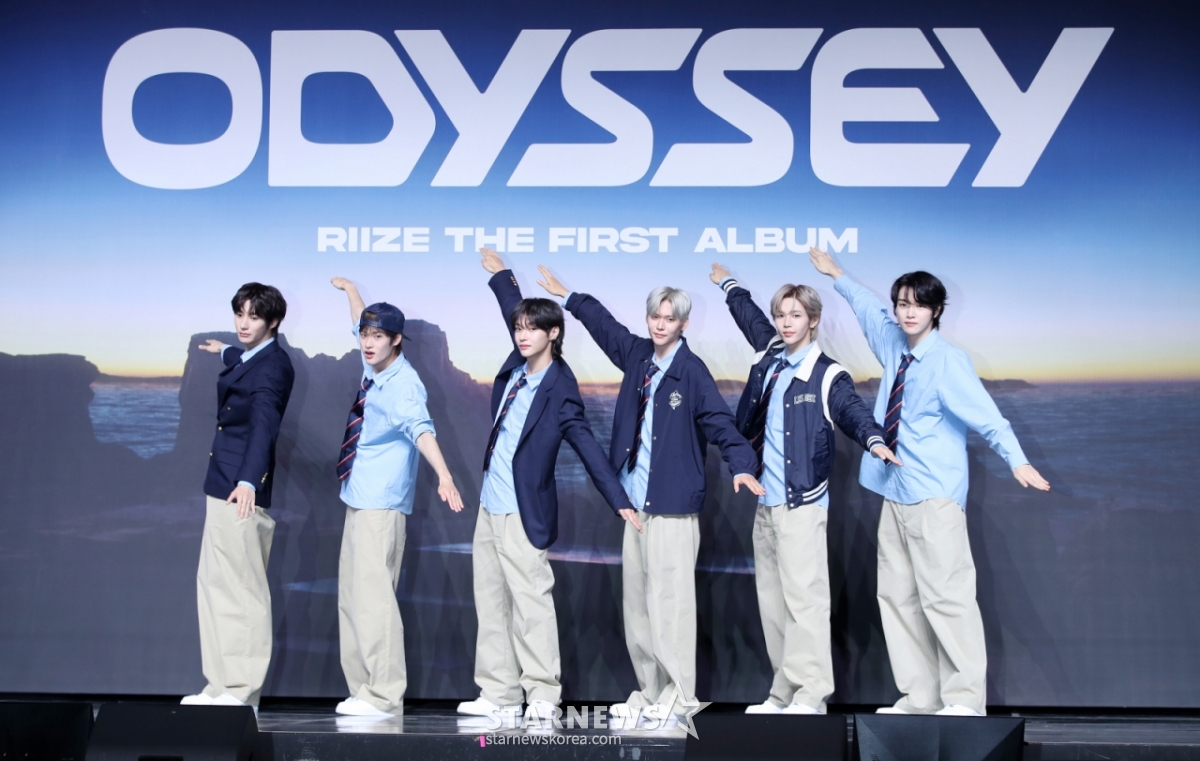 그룹 라이즈(RIIZE)가 19일 오전 서울 용산구 블루스퀘어에서 열린 첫 정규 'ODYSSEY(오디세이)' 발매 기념 쇼케이스에서 포즈를 취하고 있다. /2025.05.19 /사진=김휘선 hwijpg@