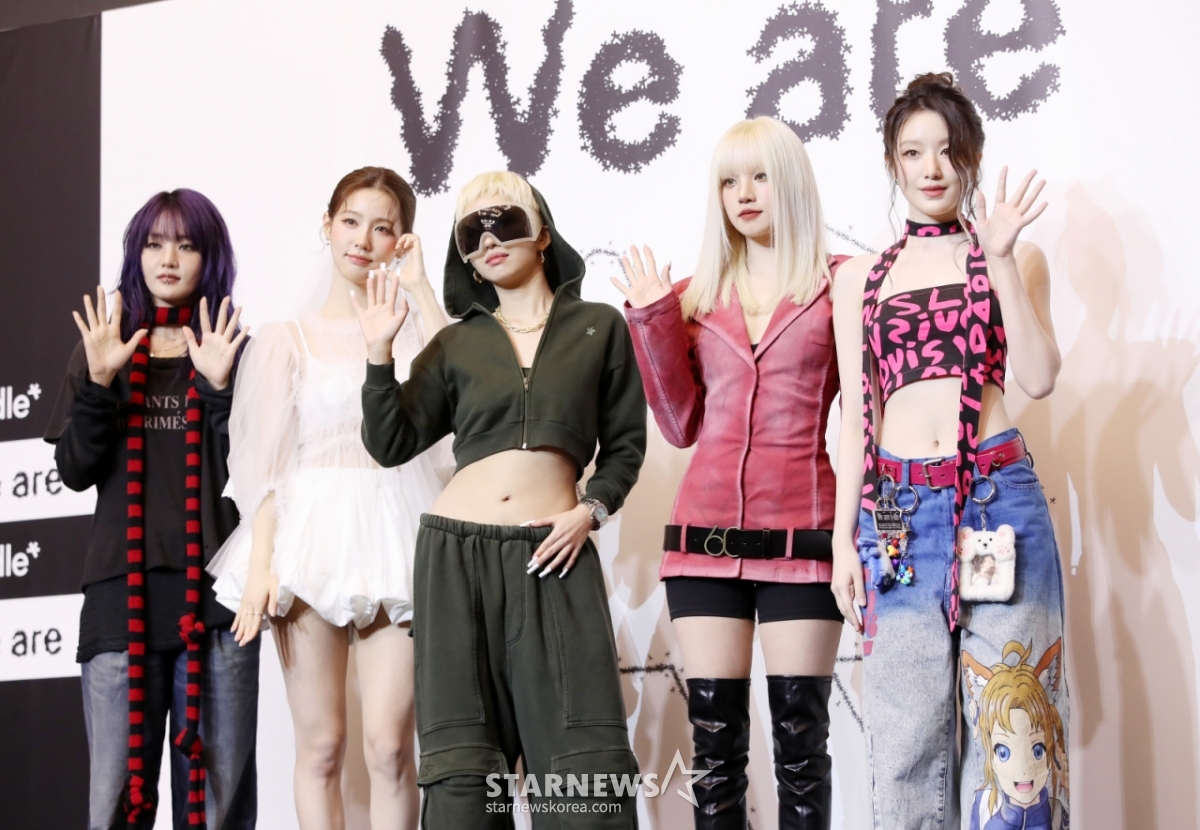 아이들(i-dle)' 이 19일 오후 서울 강남구 조선 팰리스 서울 강남에서 열린 미니 8집 앨범 '위 아(We are)' 발매 기념 기자간담회에서 포즈를 취하고 있다. 전원 재계약 이후 발매하는 여덟 번째 미니앨범 'We are'는 기존 '(G)I-DLE' 그룹명에서 '(G)'를 빼고 리브랜딩에 나서며 더욱 한계 없는 음악과 콘셉트를 선보일 예정이다. /2025.05.19 /사진=김휘선 hwijpg@