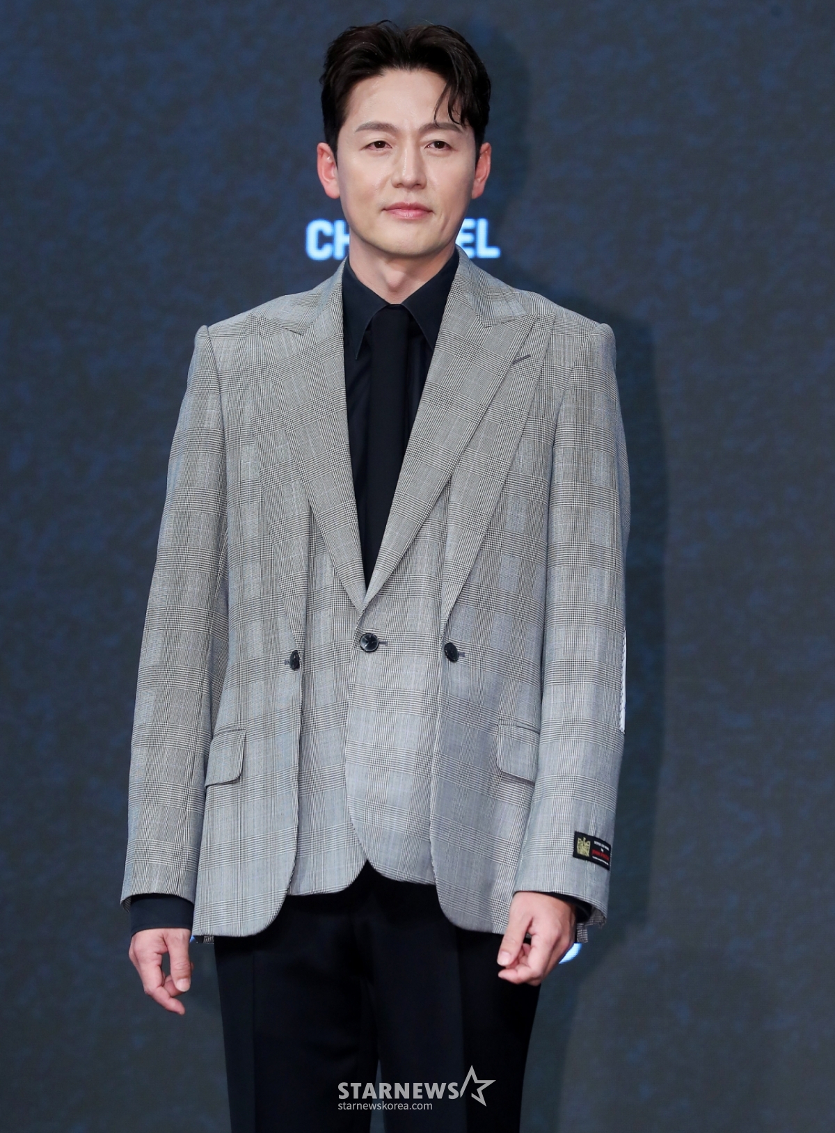 배우 이정진이 24일 오후 서울 구로구 신도림동 더 세인트 웨딩에서 진행된 채널A 월화드라마 '가면의 여왕' 제작발표회에 참석해 포즈를 취하고 있다. '가면의 여왕'은 화려하게 성공한 세 여자 앞에 10년 전 그녀들의 거짓말로 살인자가 된 절친이 나타나면서 가면에 감춰져 있던 진실이 드러나고, 한 남자로 인해 인생의 소용돌이를 맞게 된 친구들의 욕망이 충돌하는 미스터리 멜로 복수극이다. 2023.04.24