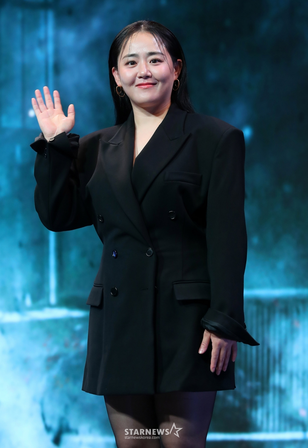 배우 문근영이 21일 오전 서울 JW메리어트 동대문스퀘어에서 진행된 넷플릭스 '지옥 시즌2' 제작발표회에 참석해 포즈를 취하고 있다. '지옥' 시즌2는 계속되는 지옥행 고지로 더욱 혼란스러워진 세상, 갑작스레 부활한 새진리회 정진수(김성철 분) 의장과 박정자(김신록 분)를 둘러싸고 소도의 민혜진(김현주 분) 변호사와 새진리회, 화살촉 세력이 새롭게 얽히면서 벌어지는 이야기다. 오는 25일 공개. 2024.10.21 /사진=김창현