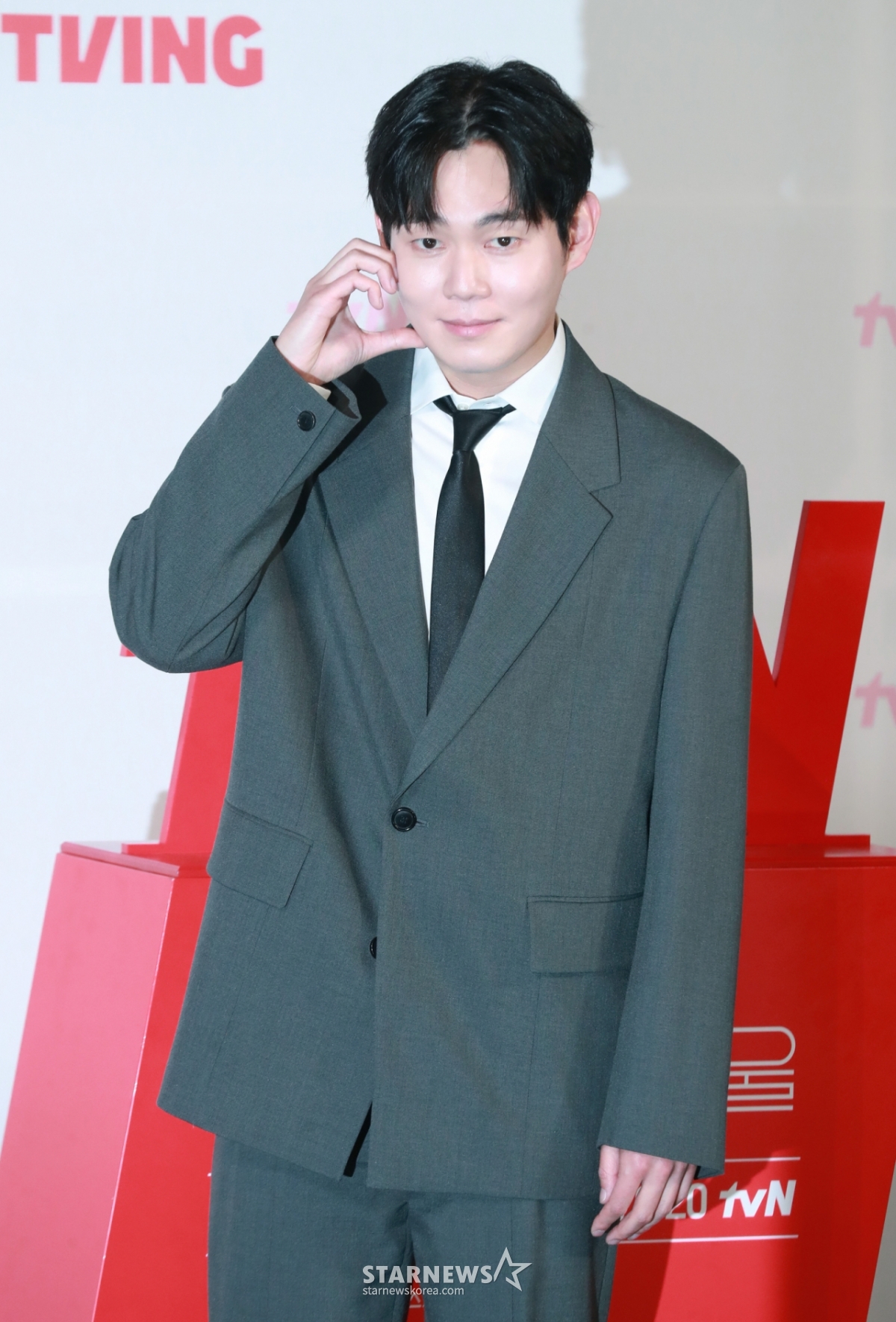 배우 류경수가 21일 오후 서울 영등포CGV에서 진행된 tvN 토일드라마 '미지의 서울' 제작발표회에 참석해 포즈를 취하고 있다. 얼굴 빼고 모든 게 다른 쌍둥이 자매가 인생을 맞바꾸는 거짓말로 진짜 사랑과 인생을 찾아가는 로맨틱 성장 드라마 '미지의 서울'은 오는 24일 첫 방송된다. /2025.05.21 /사진=이동훈 photoguy@