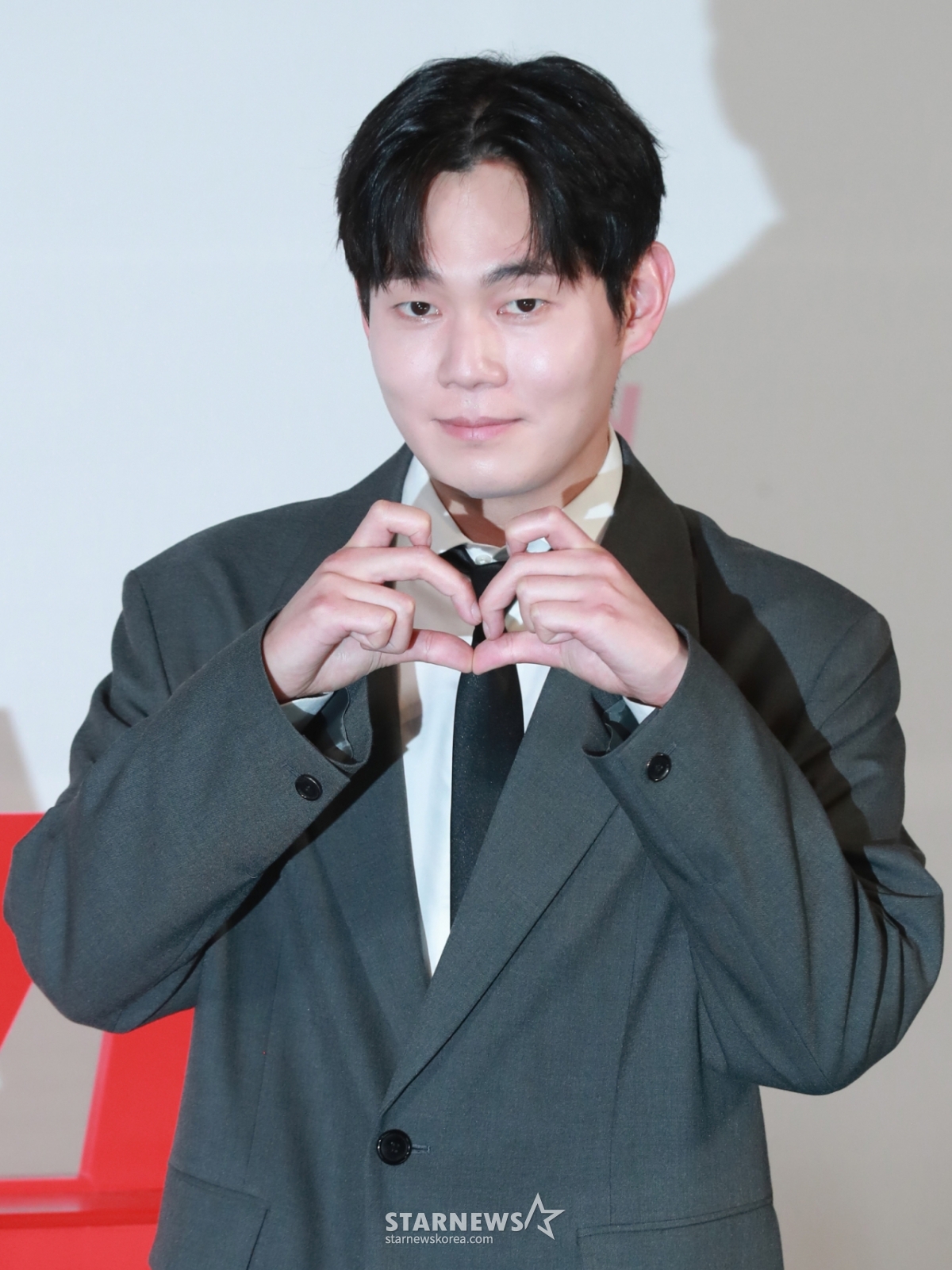 배우 류경수가 21일 오후 서울 영등포CGV에서 진행된 tvN 토일드라마 '미지의 서울' 제작발표회에 참석해 포즈를 취하고 있다. 얼굴 빼고 모든 게 다른 쌍둥이 자매가 인생을 맞바꾸는 거짓말로 진짜 사랑과 인생을 찾아가는 로맨틱 성장 드라마 '미지의 서울'은 오는 24일 첫 방송된다. /2025.05.21 /사진=이동훈 photoguy@