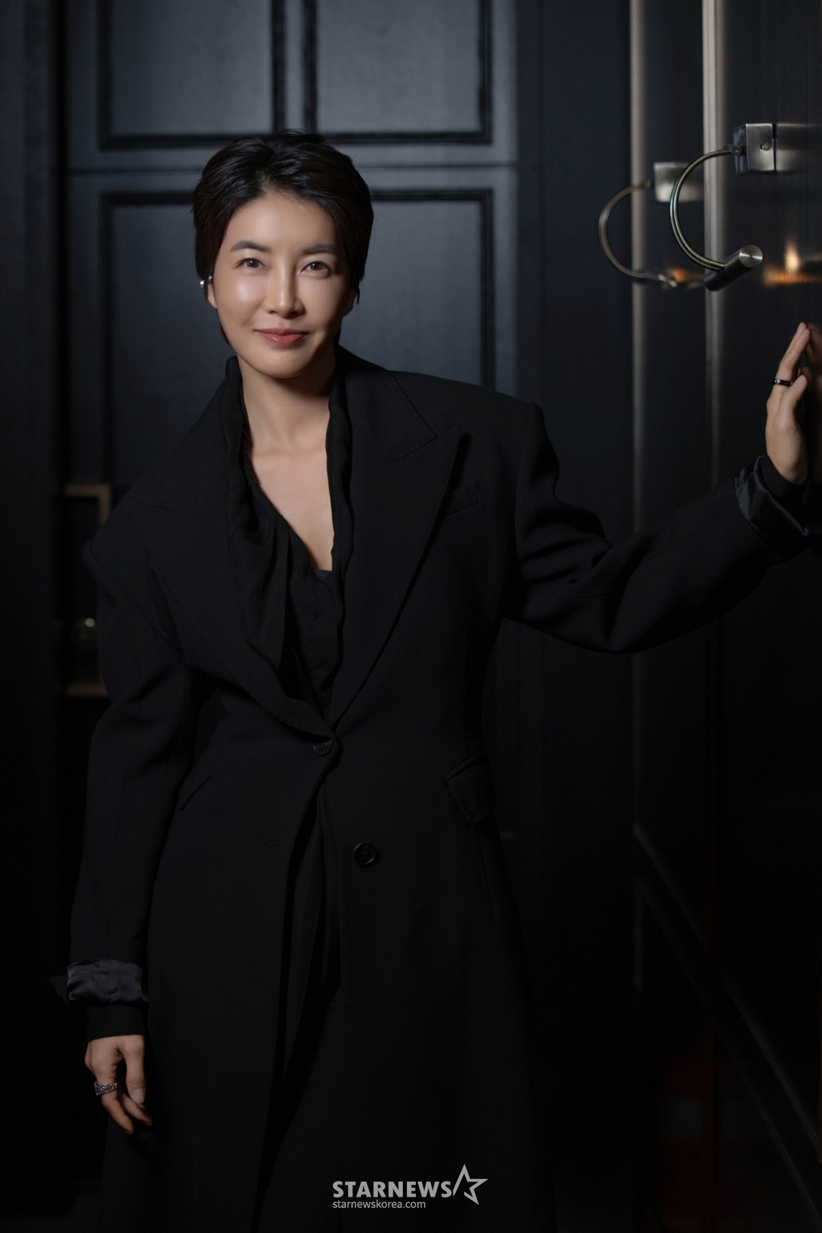 영화 '괜찮아 괜찮아 괜찮아'의 배우 진서연이 20일 진행된 인터뷰를 위해 포즈를 취하고 있다. /사진제공=바이포엠스튜디오 2025.02.20 /사진=이동훈 photoguy@