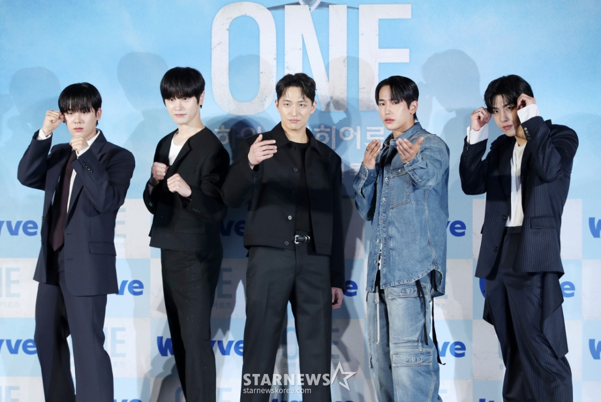 배우 이정하, 김도완, 유희제, 육준서, 임성균이 28일 서울 광진구 롯데시네마 건대입구에서 진행된 드라마 'ONE : 하이스쿨 히어로즈' 제작발표회에 참석해 포즈를 취하고 있다. /2025.05.28 /사진=김휘선 hwijpg@