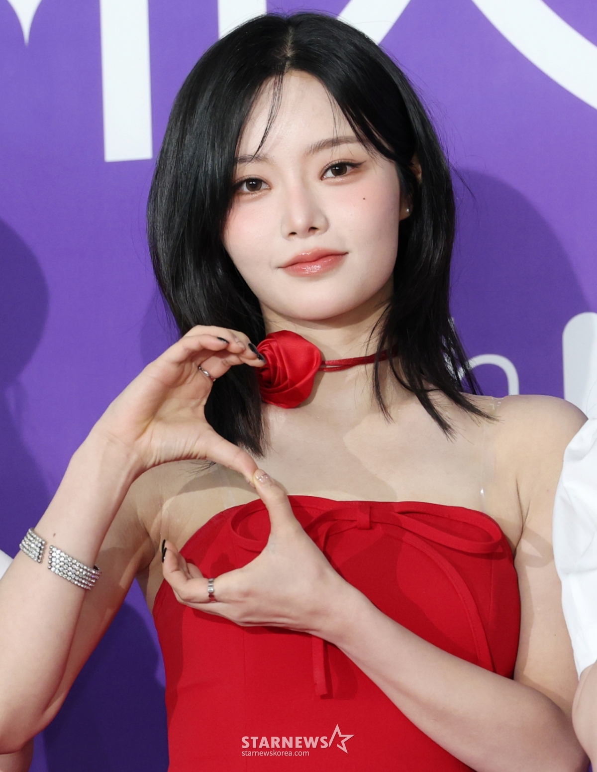 (서울=뉴스1) 권현진 기자 = 피프티피프티 키나가 22일 오후 서울 성북구 안암동 고려대학교 화정체육관에서 열린 '제 1회 디어워즈' 레드카펫 행사에 참석해 포즈를 취하고 있다. 2025.2.22/뉴스1 Copyright © 뉴스1. All rights reserved. 무단 전재 및 재배포, AI학습 이용 금지. /사진=(서울=뉴스1) 권현진 기자
