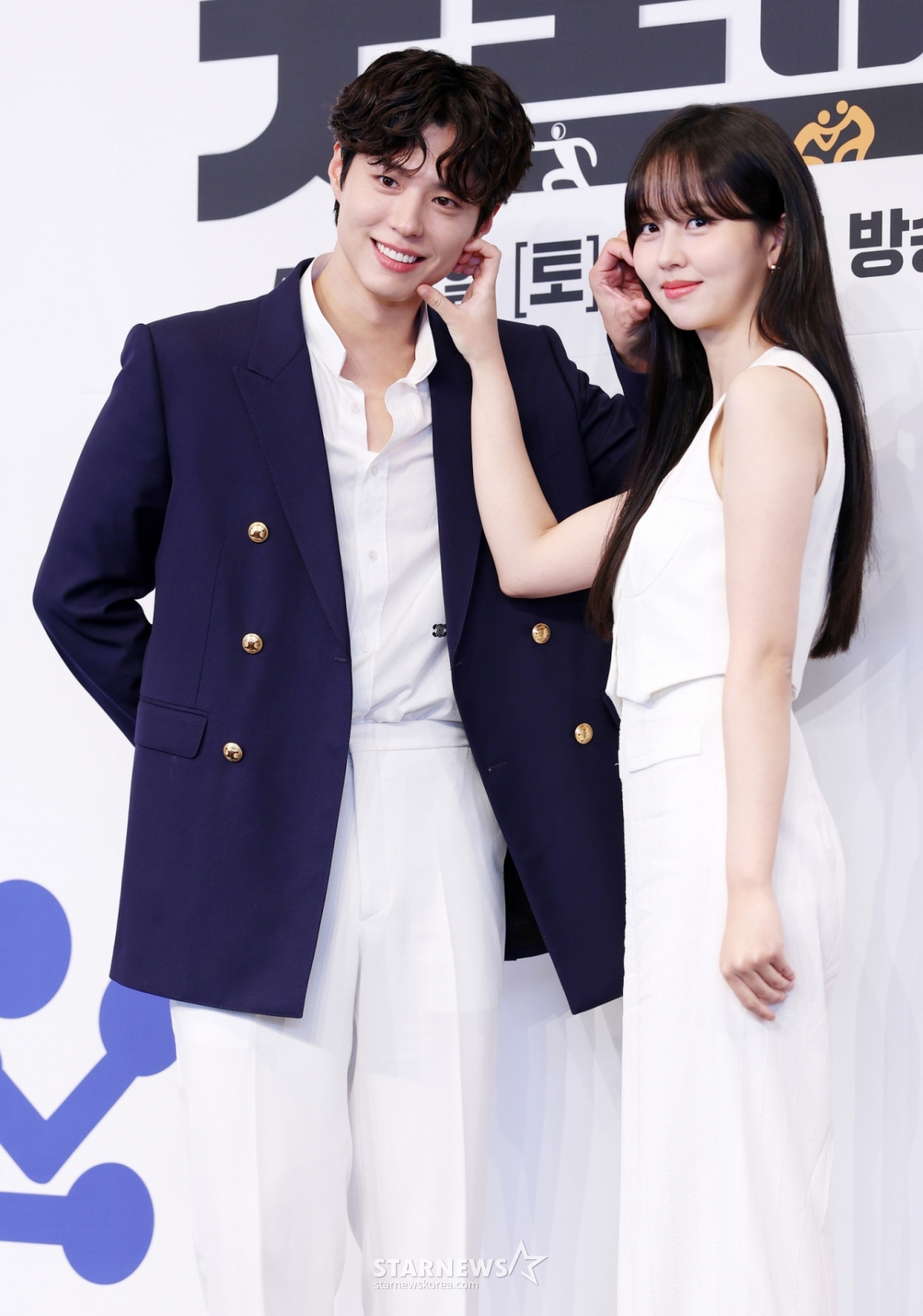 배우 박보검, 김소현이 29일 서울 구로구 더 링크 서울 트리뷰트 포트폴리오 호텔에서 열린 JTBC 토일 드라마 '굿보이' 제작발표회에서 포즈를 취하고 있다. /2025.05.29 /사진=김휘선 hwijpg@