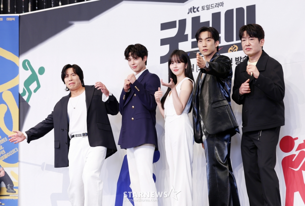 배우 태원석, 바곱검, 김소현, 이상이, 허성태가 29일 서울 구로구 더 링크 서울 트리뷰트 포트폴리오 호텔에서 열린 JTBC 토일 드라마 '굿보이' 제작발표회에서 포즈를 취하고 있다. /2025.05.29 /사진=김휘선 hwijpg@
