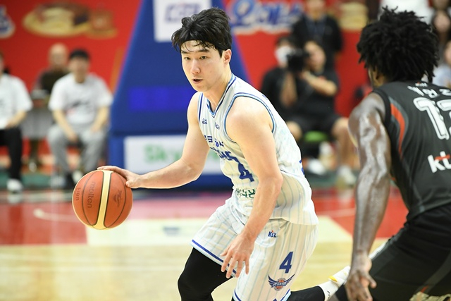 김낙현(왼쪽). /사진=KBL 제공