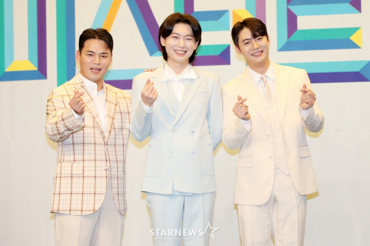 가수 천록담, 김용빈, 손빈아가 서울 마포구 스탠포드호텔에서 열린 TV조선 '미스터트롯3' TOP7 기자간담회에서 포즈를 취하고 있다. /사진=김휘선 hwijpg@