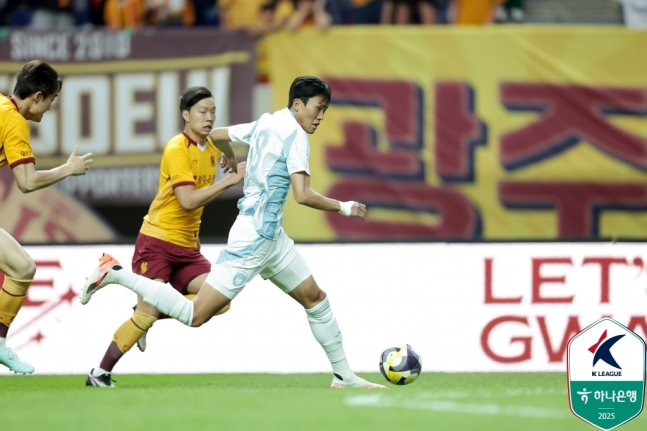울산 HD 공격수 허율(가운데). /사진=한국프로축구연맹 제공