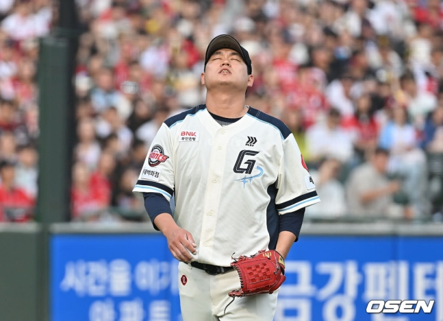 아쉬워하는 나균안.