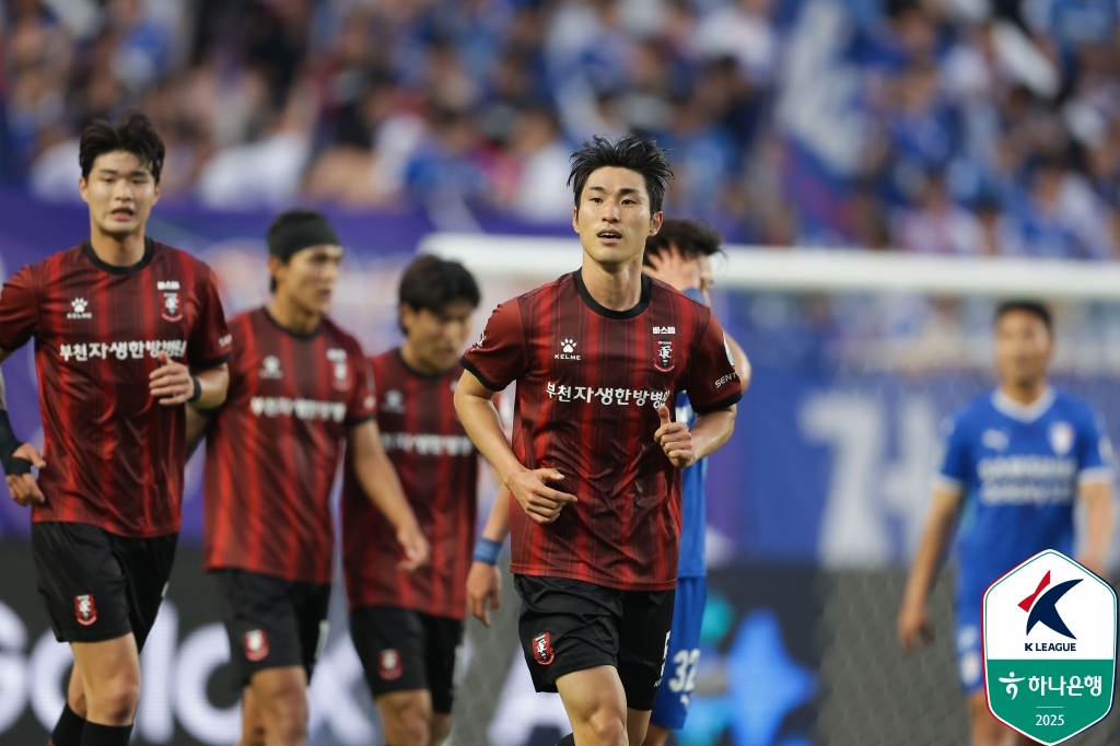 전반전 선제골 득점한 이상혁(가운데). /사진=한국프로축구연맹 제공