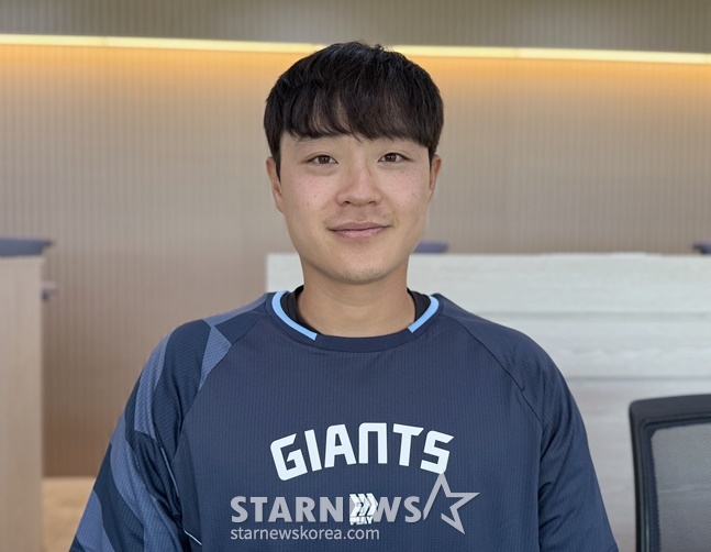 롯데 박세진이 취재진과 인터뷰를 하고 있다. /사진=양정웅 기자
