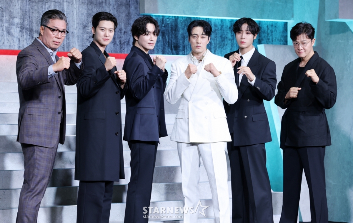 배우 안길강, 공명, 이준혁, 소지섭, 추영우, 조한철이 5일 서울 중구 앰배서더 서울 풀만에서 열린 넷플릭스 '광장' 제작발표회에 참석해 포즈를 취하고 있다. /2025.06.05 /사진=김휘선 hwijpg@