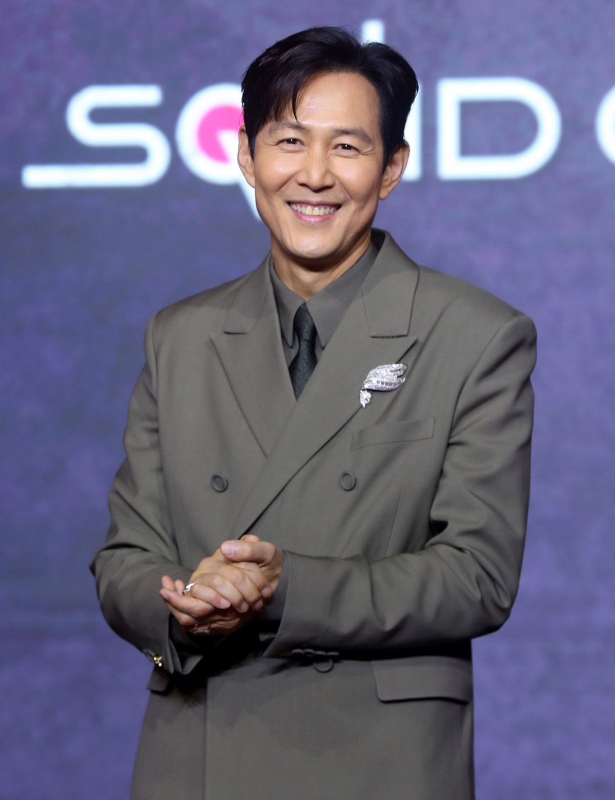 [서울=뉴시스] 김혜진 기자 = 배우 이정재가 9일 오전 서울 용산구 드래곤시티에서 열린 넷플릭스 시리즈 오징어게임 시즌3(감독 황동혁) 제작발표회에서 포즈를 취하고 있다.   '오징어 게임3'는 자신만의 목적을 품고 다시 참가한 게임에서 가장 친한 친구를 잃고 만 기훈(이정재)과 정체를 숨긴 채 게임에 숨어들었던 프론트맨(이병헌), 잔인한 게임 속에서 살아남은 참가자들의 마지막 운명을 그린 이야기로 오는 넷플릭스에서 27일 공개된다. 2025.06.09. jini@newsis.com /사진=김혜진