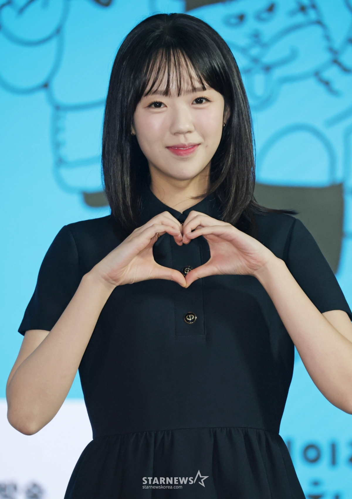 배우 지예은이 10일 오전 서울 여의도 KBS 별관에서 진행된 KBS 2TV 예능 '크레이지 리치 코리안' 제작발표회에서 포즈를 취하고 있다. 다양한 분야에서 본업에 미쳐 성공을 이룬 K-피플들을 직접 찾아가 그들의 삶과 철학과 열정을 조명하는 휴먼 리얼리티 예능 '크레이지 리치 코리안'은 오는 15일 첫 방송된다. /2025.06.10 /사진=이동훈 photoguy@