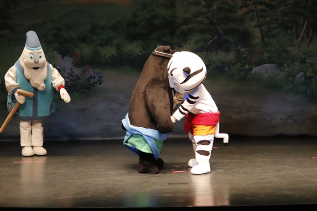 지난해 공연된 씨름 홍보 인형극. /사진=대한씨름협회