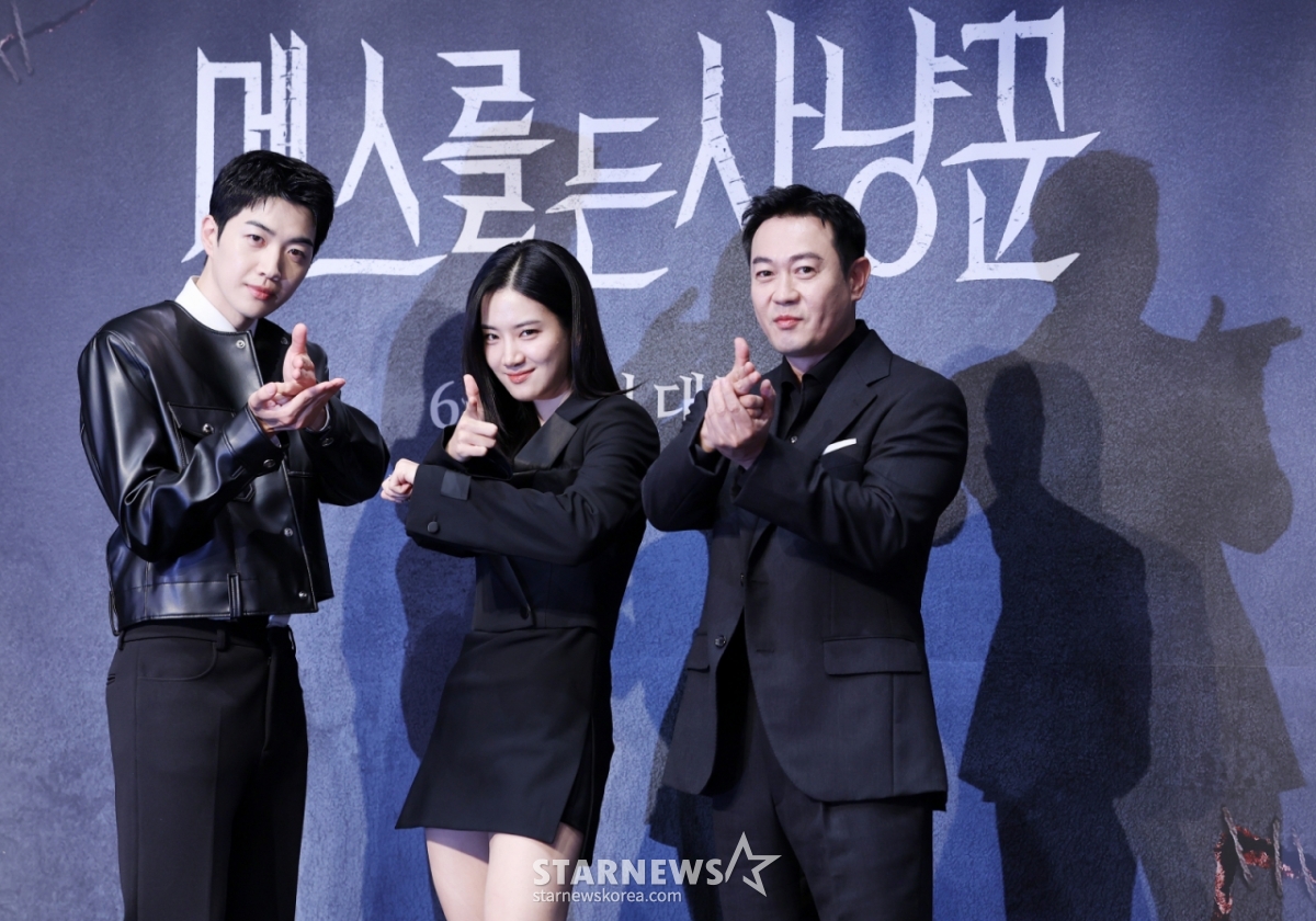 배우 강훈, 박주현, 박용우가12일 서울 구로구 라마다호텔에서 열린 LG유플러스 STUDIO X+U 드라마 '메스를 든 사냥꾼' 제작발표회에서 포즈를 취하고 있다. /2025.06.12 /사진=김휘선 hwijpg@