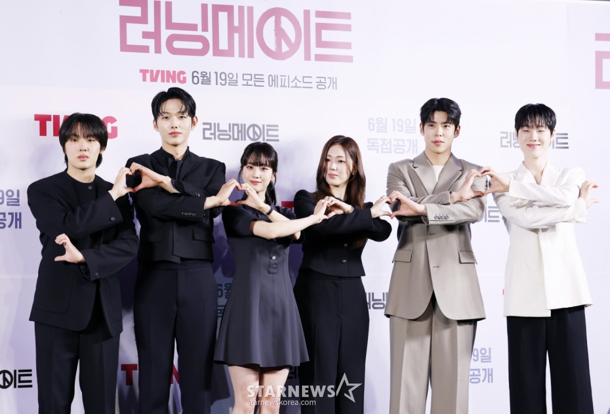 배우 윤현수, 이정식, 홍화연, 김지우, 최우성, 이봉준이 12일 서울 마포구 스탠포드호텔에서 진행된 티빙 오리지널 드라마 '러닝메이트' 제작발표회에 참석해 포즈를 취하고 있다. /2025.06.12 /사진=김휘선 hwijpg@