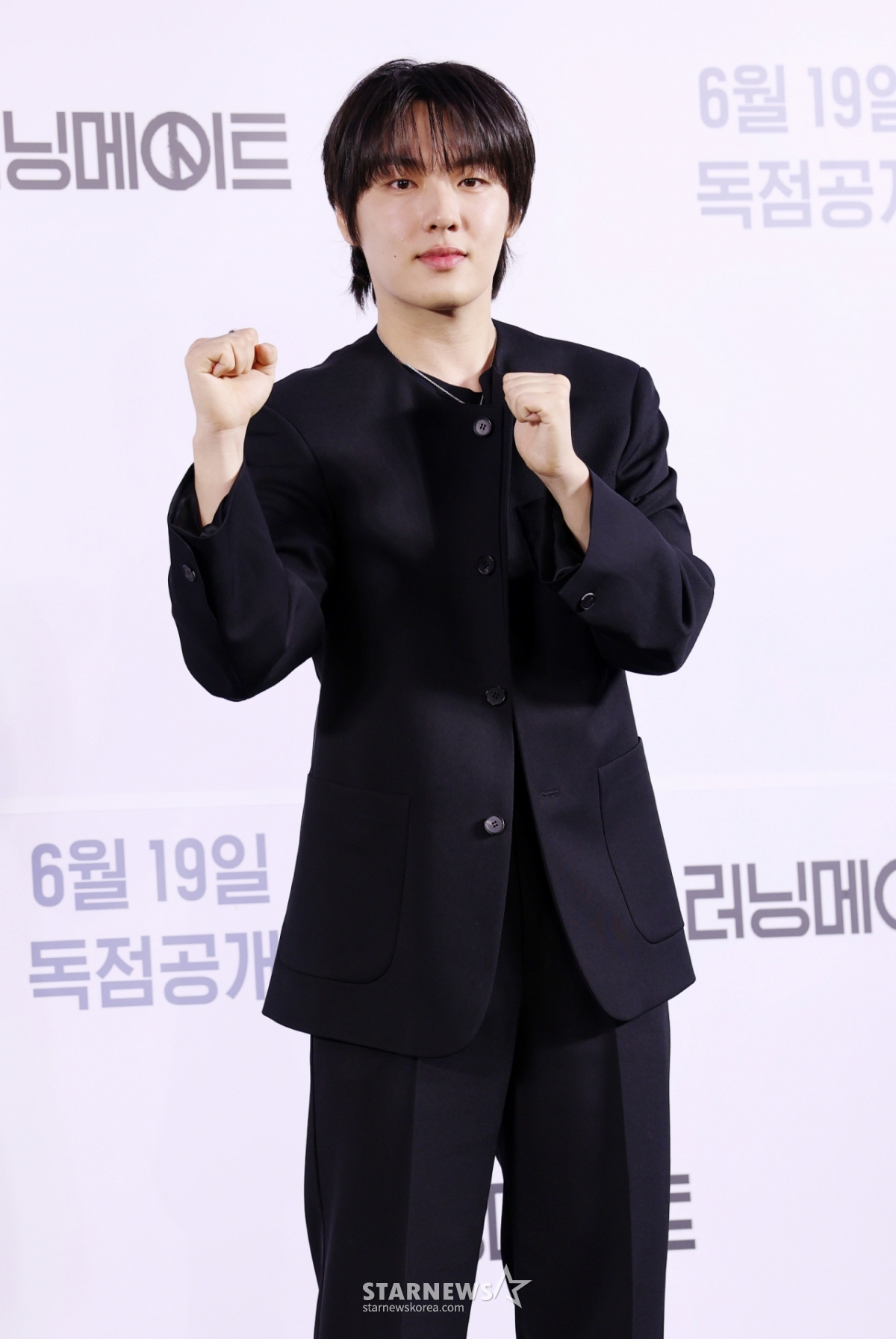 배우 윤현수가 12일 서울 마포구 스탠포드호텔에서 진행된 티빙 오리지널 드라마 '러닝메이트' 제작발표회에 참석해 포즈를 취하고 있다. /2025.06.12 /사진=김휘선 hwijpg@