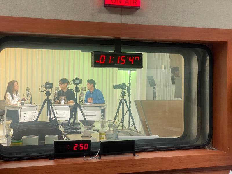 임경선 작가, MC 이진현, 다케다 히로미츠