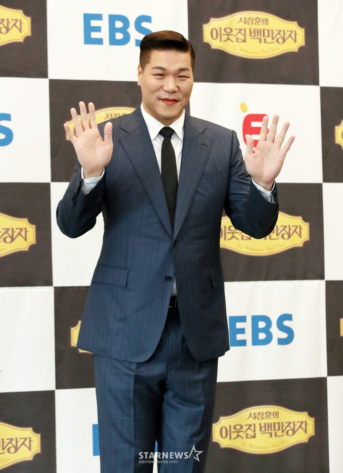 방송인 서장훈이 8일 오전 서울 중구 프레스센터에서 열린 EBS, E채널 공동 제작 '서장훈의 이웃집 백만장자' 제작발표회에 참석해 포즈를 취하고 있다. /2025. 04. 08 /사진=김휘선 hwijpg@