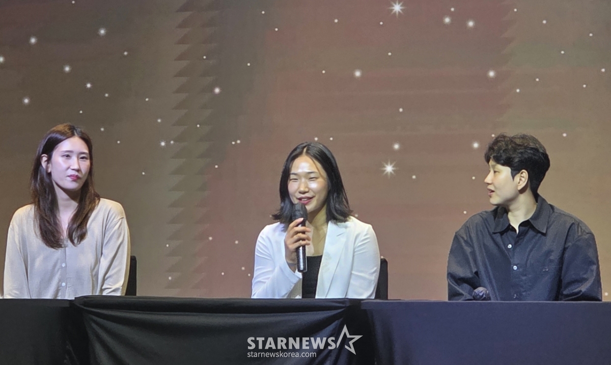 16일 서울 영등포구 글래드 여의도에서 진행된 2024~2025 프로배구 V리그 통합우승 축승연에 참석한 흥국생명 김수지(왼쪽부터), 이고은, 신연경. /사진=김명석 기자