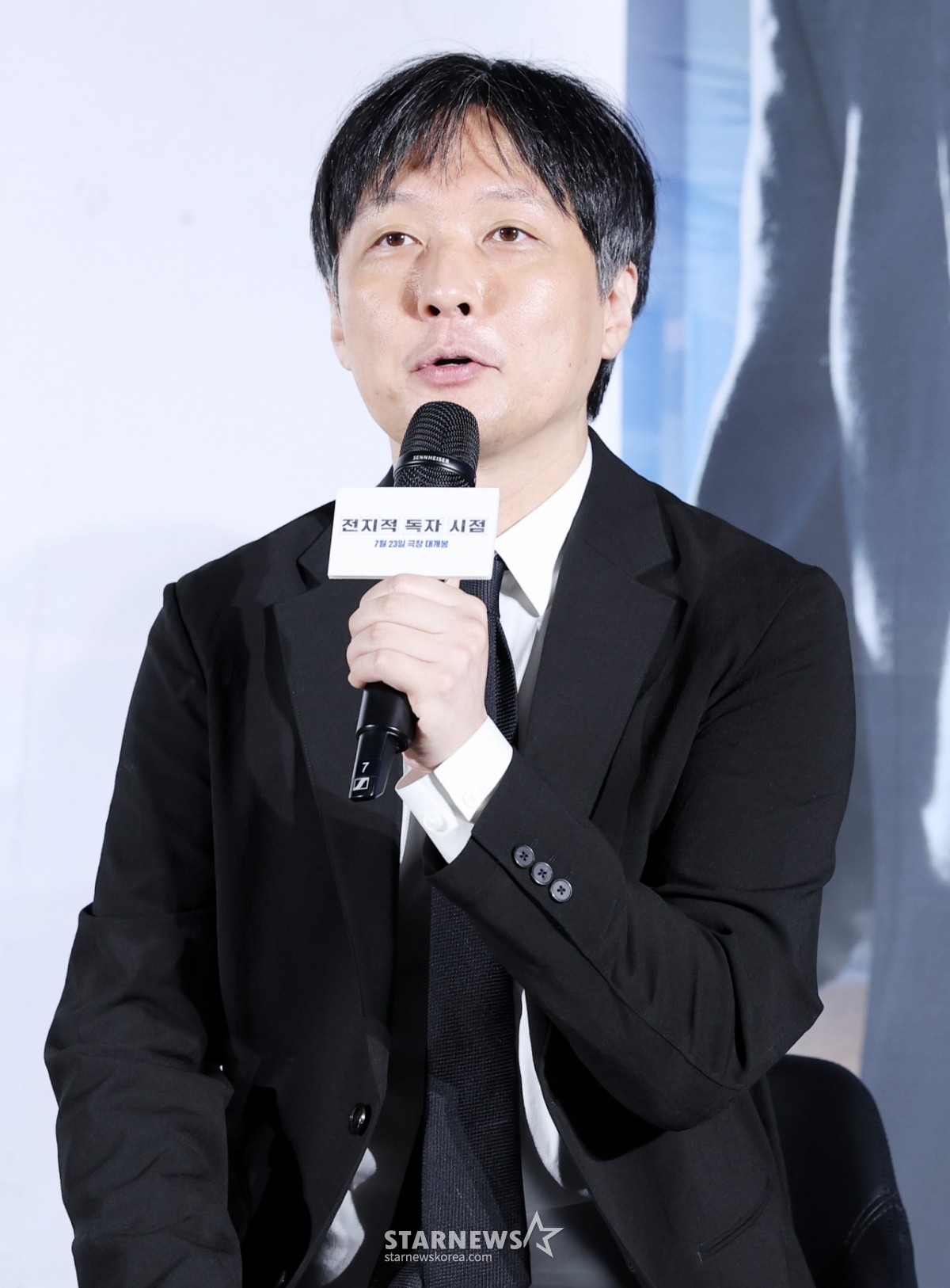 김병우 감독이 17일 서울 광진구 롯데시네마 건대입구에서 진행된 영화 '전지적 독자 시점(김병우 감독)' 제작보고회에 참석해 질의응답을 하고 있다. /2025.06.17 /사진=김휘선 hwijpg@