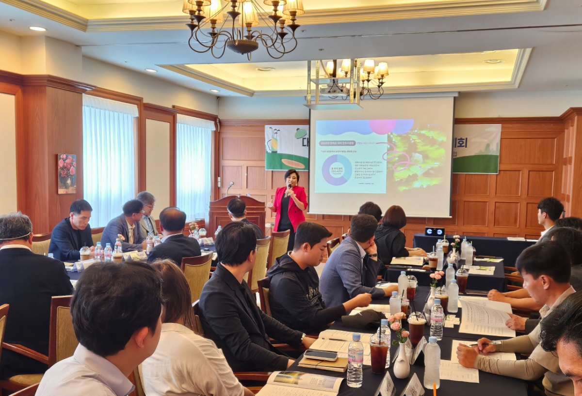 한국대중골프장협회 2025년 6월 전문경영인회 한미르대덕CC 황영채 부사장의 환영인사 모습