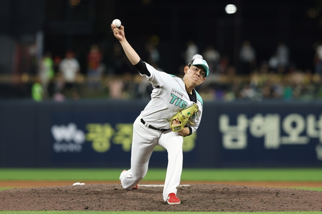 투구하는 성영탁. /사진=KIA 타이거즈