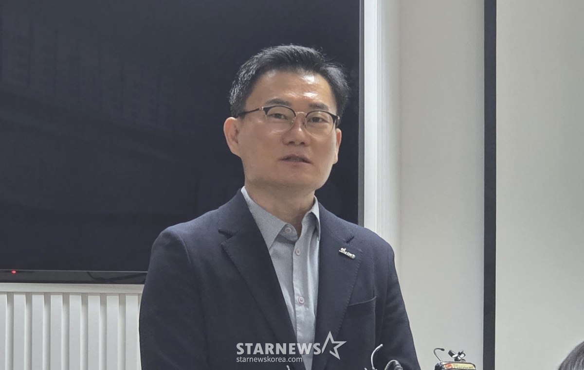권철근 OK저축은행 프로배구단 단장이 24일 서울 마포구 상암동 KGIT센터 한국배구연맹(KOVO) 기자실에서 부산 연고 이전 관련 입장을 발표하고 있다. /김명석 기자