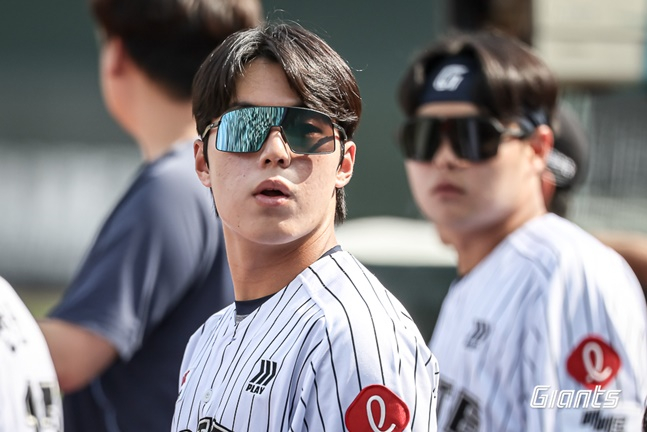 한태양(왼쪽). /사진=롯데 자이언츠 제공