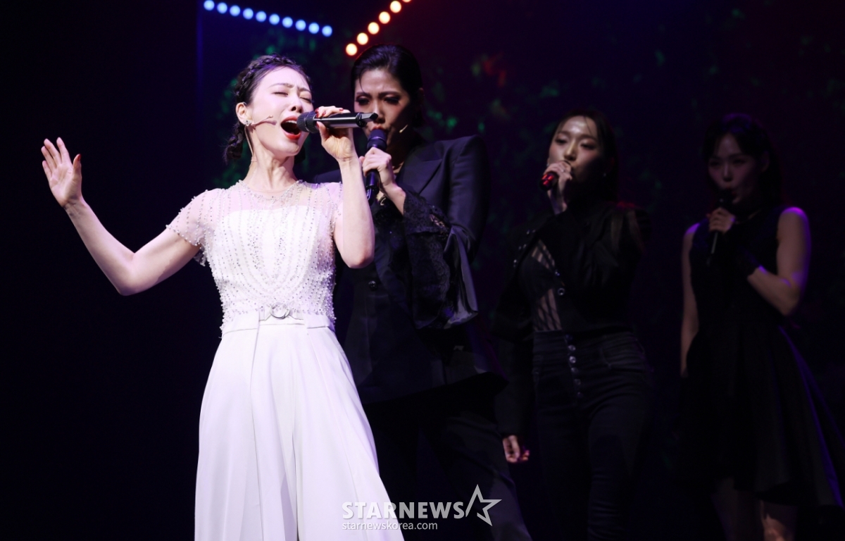 배우 김히어라가 26일 서울 종로구 NOL 유니플렉스에서 진행된 뮤지컬 '프리다' 프레스콜에서 멋진 무대를 선보이고 있다. 뮤지컬 '프리다'는 프리다 칼로의 마지막 생애를 액자 형식으로 풀어낸 쇼 뮤지컬로 오는 9월 7일까지 공연된다. /2026.06.26 /사진=김휘선 hwijpg@