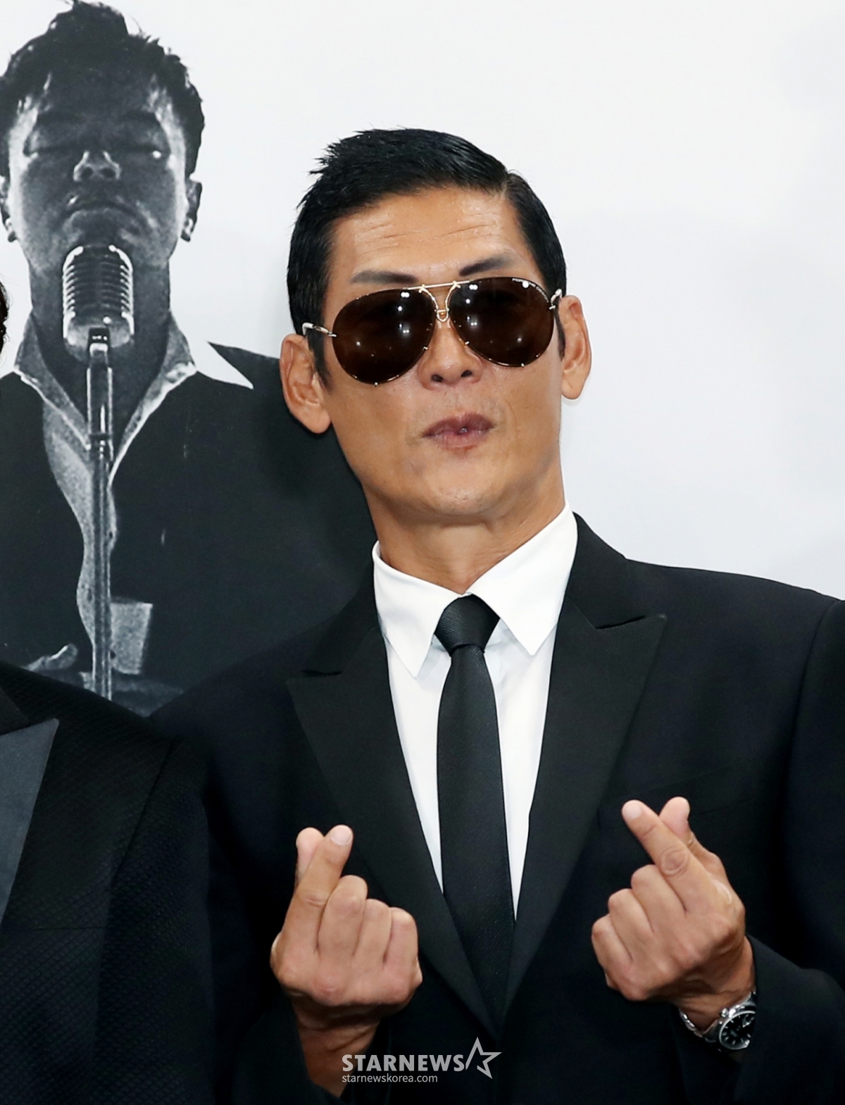 (서울=뉴스1) 권현진 기자 = 지오디의 박준형이 30일 오후 서울 영등포구 여의도 KBS홀에서 진행된 '딴따라 JYP' 포토월 행사에 참석해 포즈를 취하고 있다. 2024.8.30/뉴스1 Copyright © 뉴스1. All rights reserved. 무단 전재 및 재배포, AI학습 이용 금지. /사진=(서울=뉴스1) 권현진 기자
