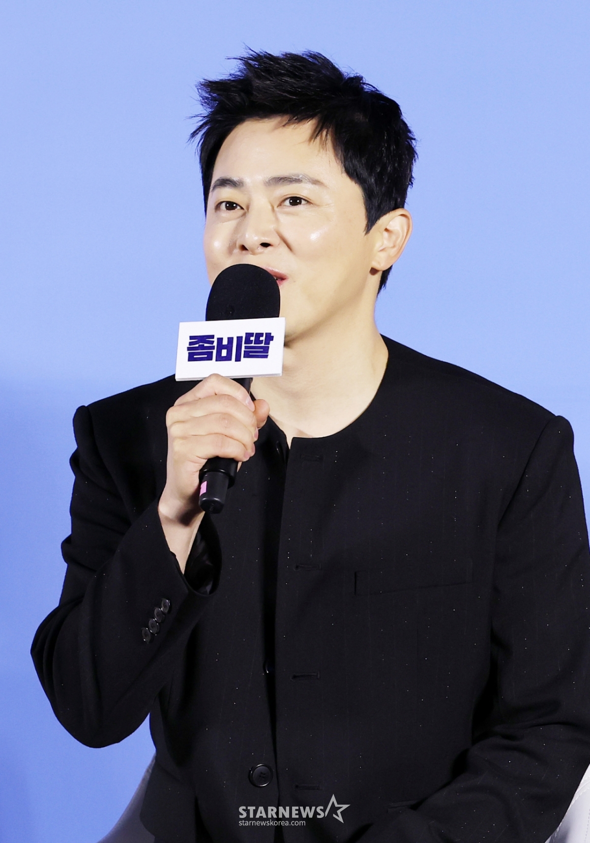 배우 조정석이 30일 서울 용산구 CGV 용산아이파크몰에서 진행된 영화 '좀비딸' (감독 필감성) 제작보고회에 참석해 인사말을 하고 있다. /2025.06.30 /사진=김휘선 hwijpg@