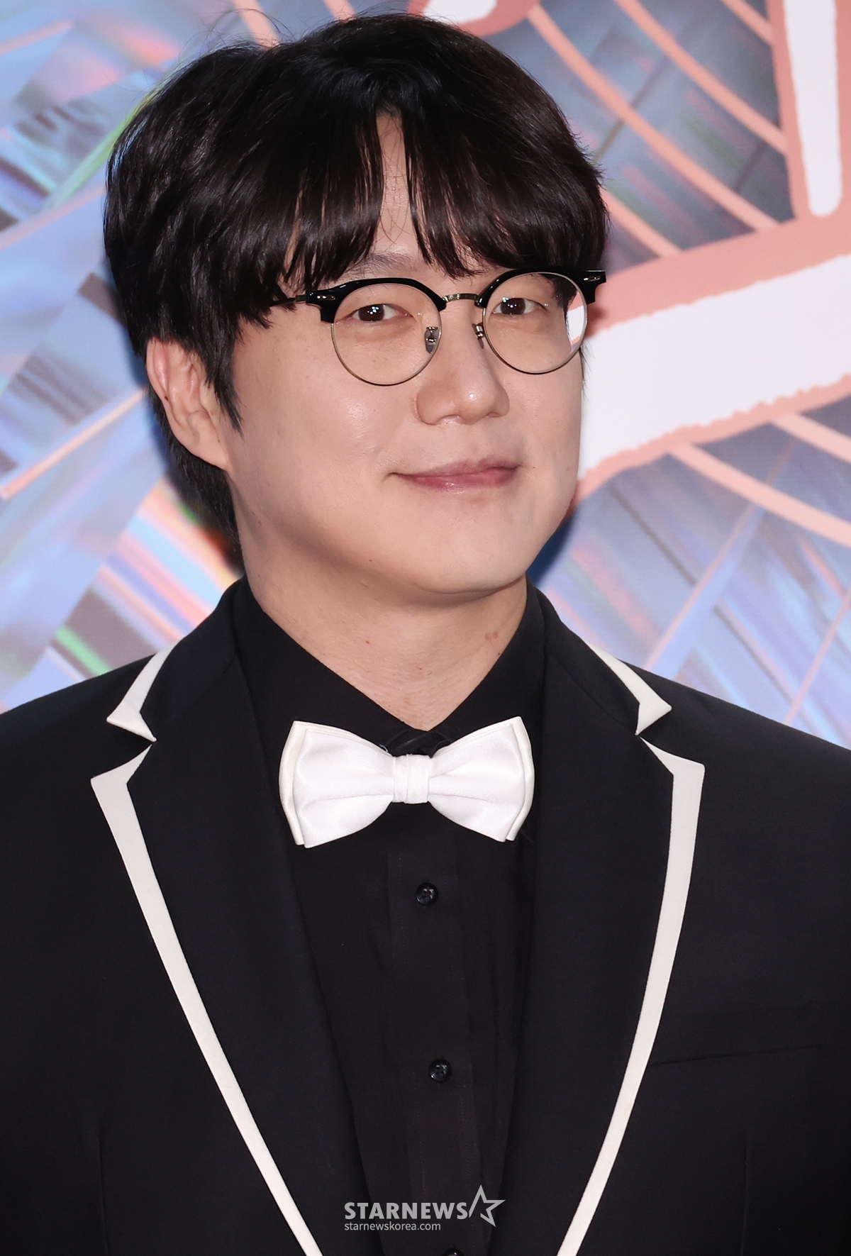 MC 성시경이 6일 오후 인도네시아 자카르타 인터내셔널 스타디움에서 개최된 '제38회 골든디스크 어워즈 with 만디리' 레드카펫 행사에 참석해 포즈를 취하고 있다. /사진제공=골든디스크 어워즈 사무국 2024.01.06 /사진=이동훈