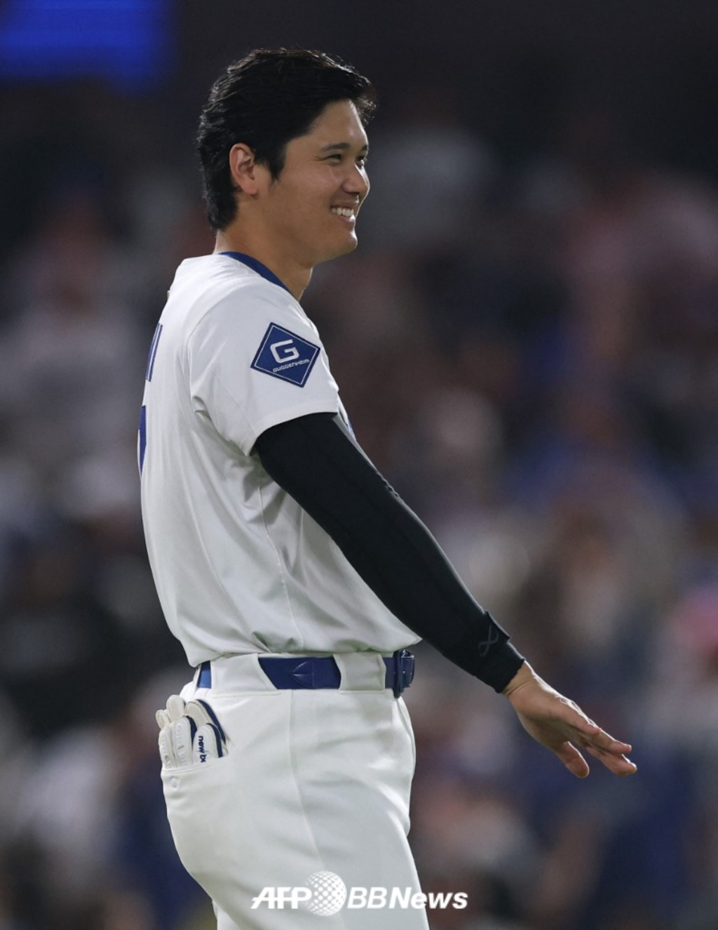 LA 다저스 오타니 쇼헤이가 2일(한국 시각) 시카고 화이트삭스전 승리 후 미소를 짓고 있다. /AFPBBNews=뉴스1