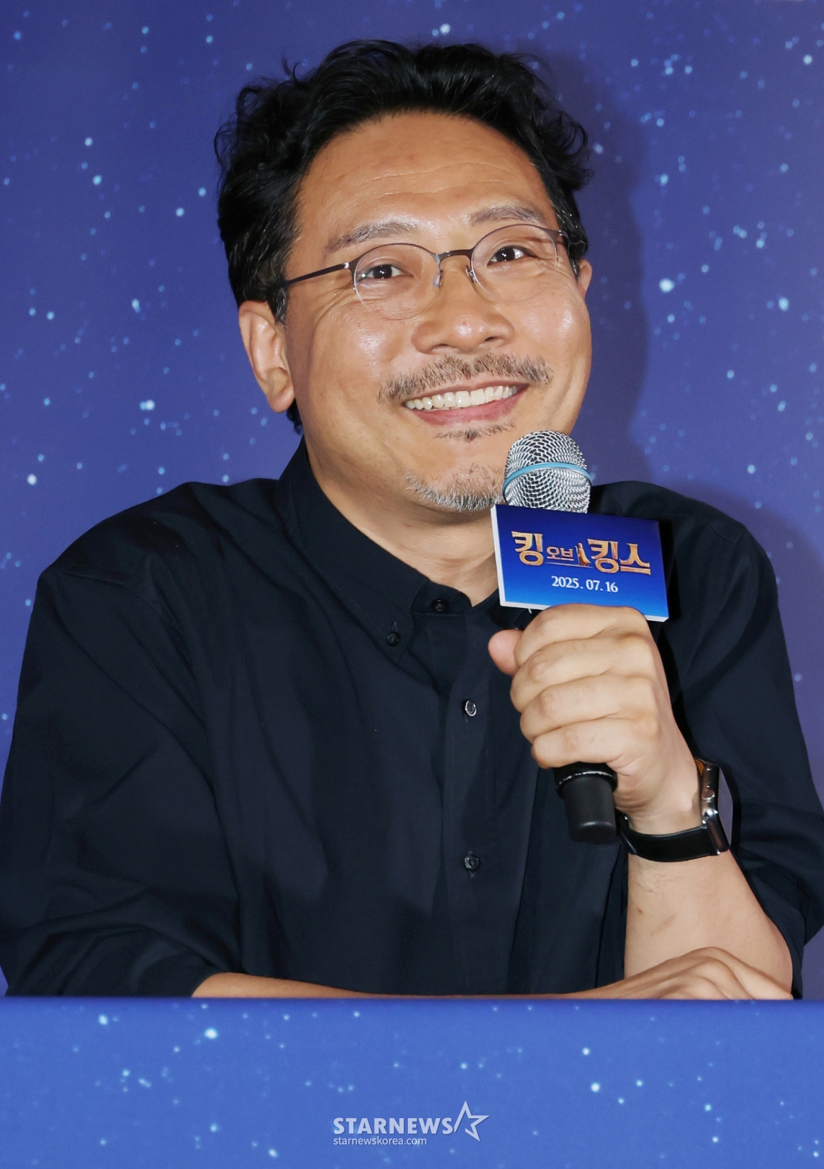 애니메이션 '킹 오브 킹스'의 장성호 감독이 2일 오후 서울 CGV용산아이파크몰에서 진행된 시사회에서 질문에 답하고 있다. '킹 오브 킹스'는 영국의 뛰어난 작가 찰스 디킨스가 막내아들 월터와 함께 2000년 전 가장 위대한 이야기 속으로 떠나는 여행을 그린 글로벌 흥행작 K-애니메이션으로 오는 16일 개봉한다. /2025.07.02 /사진=이동훈 photoguy@