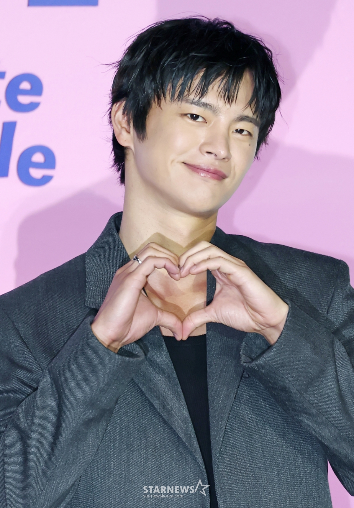 베우 서인국이 3일 오후 서울 CGV용산아이파크몰에서 진행된 넷플릭스 예능 '모태솔로지만 연애는 하고 싶어' 제작발표회에 참석해 포즈를 취하고 있다. 연애가 서툰 모태솔로들의 인생 첫 연애를 돕는 메이크오버 연애 리얼리티 예능 ‘모태솔로지만 연애는 하고 싶어’는 오는 8일 공개된다. /2025.07.03 /사진=이동훈 photoguy@