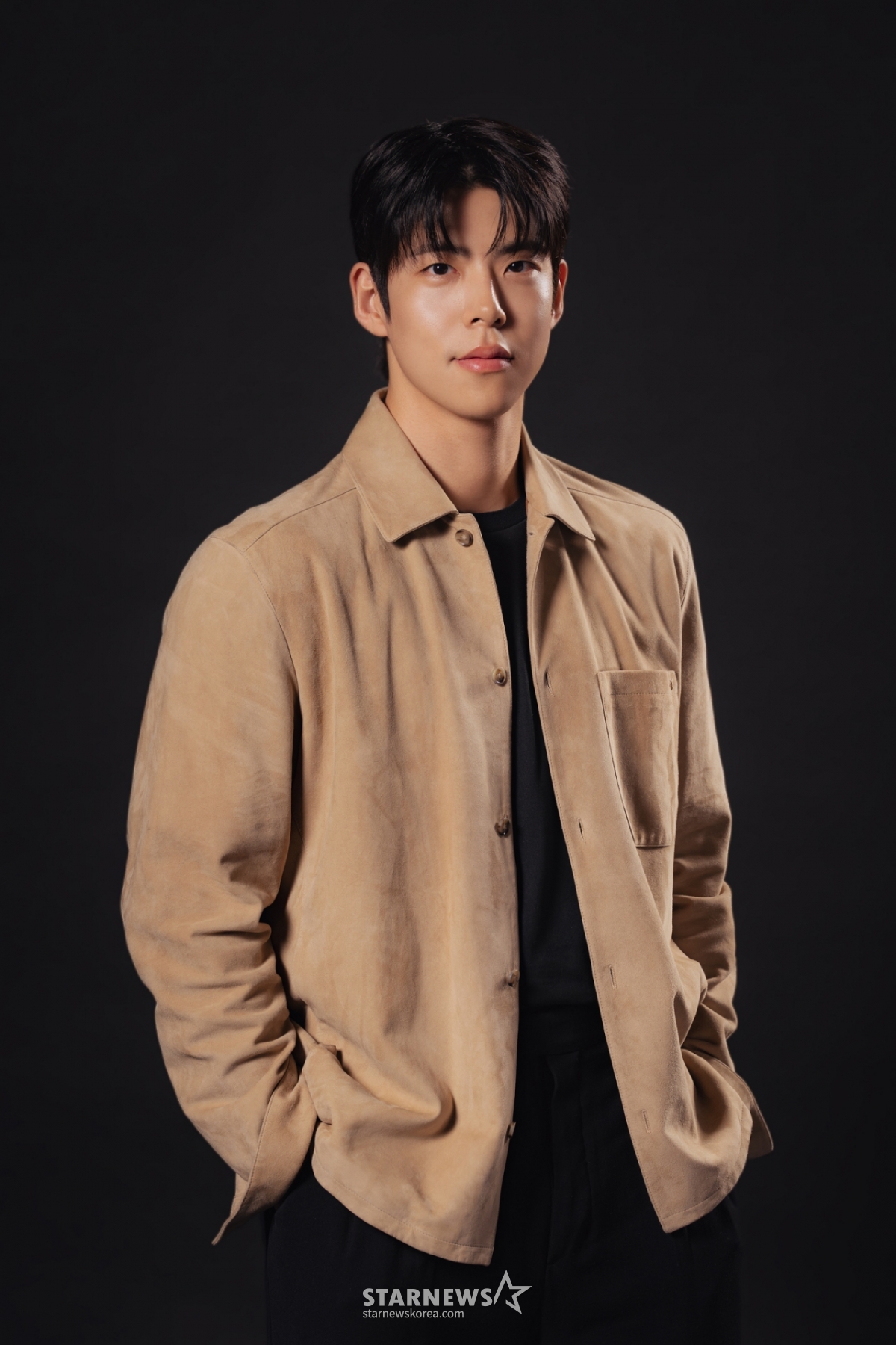 티빙 드라마 '러닝메이트'의 배우 최우성이 24일 진행된 라운드 인터뷰를 위해 포즈를 취하고 있다. /사진제공=티빙 2025.06.24 /사진=이동훈 photoguy@