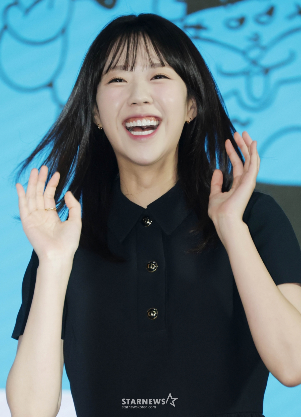 배우 지예은이 10일 오전 서울 여의도 KBS 별관에서 진행된 KBS 2TV 예능 '크레이지 리치 코리안' 제작발표회에서 포즈를 취하고 있다. 다양한 분야에서 본업에 미쳐 성공을 이룬 K-피플들을 직접 찾아가 그들의 삶과 철학과 열정을 조명하는 휴먼 리얼리티 예능 '크레이지 리치 코리안'은 오는 15일 첫 방송된다. /2025.06.10 /사진=이동훈 photoguy@